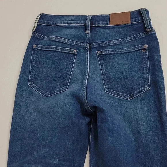 The Perfect Vintage Jean in Clearview Wash: Button-Front Comfort Stretch Edition - Picture 14 of 15